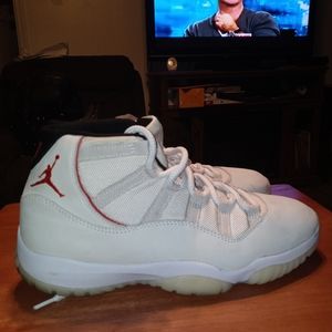 Air Jordan Retro 11 Platinum Tint. Good condition